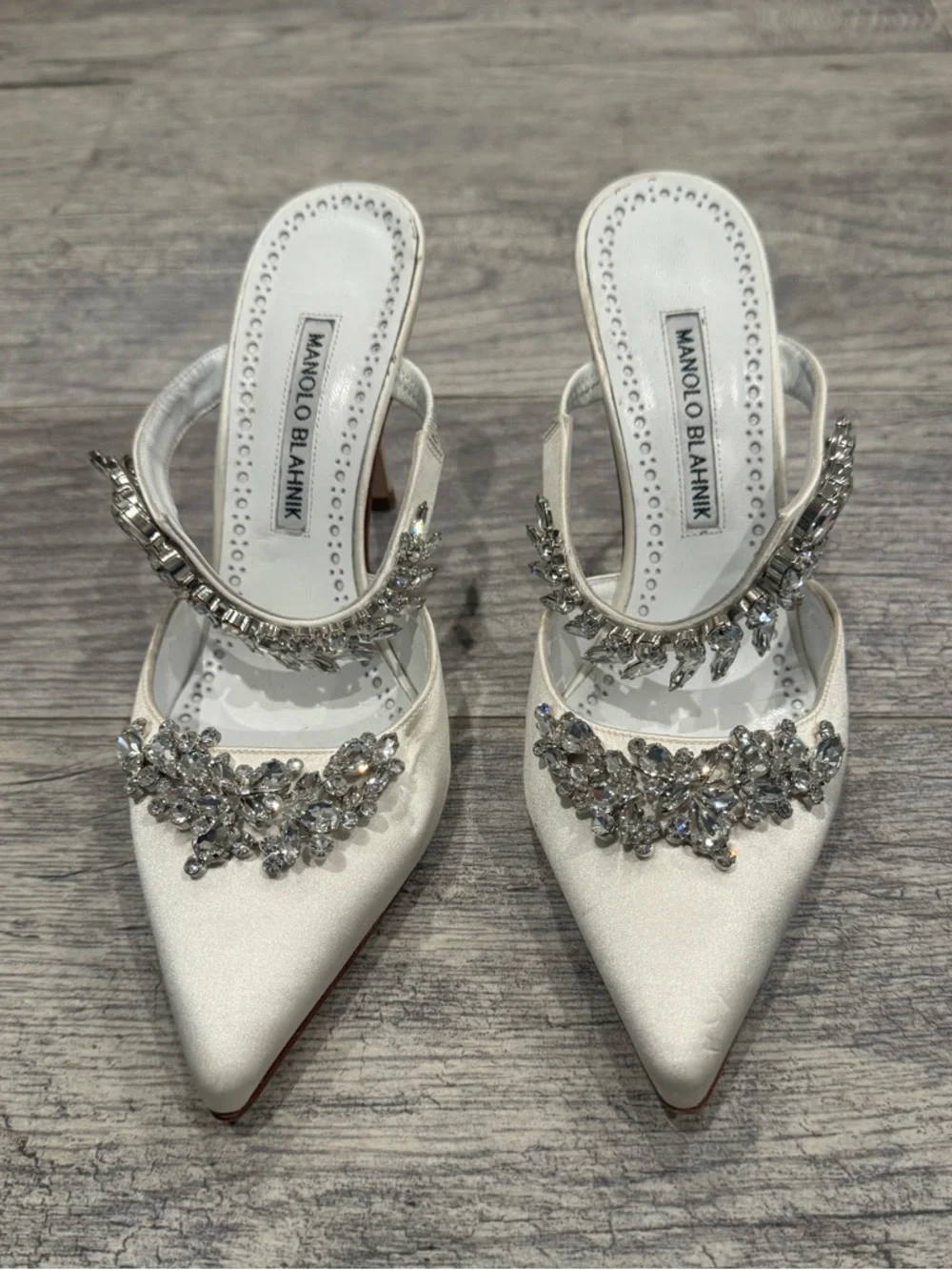 Manolo Blahnik White Lurum 90 crystal-embellished satin mules - Picture 3 of 15